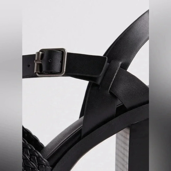 NWT Torrid • Black Crisscross Platform Heel Sandal Size 10.5 Wide Width - Picture 2 of 15